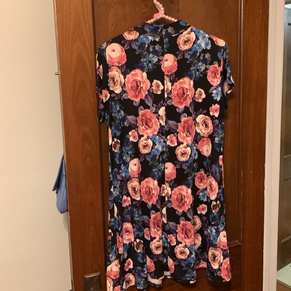 Joe Boxer floral tunic top with mock neck and keyhole cutout in front 😍😍😍 - Picture 9 of 9